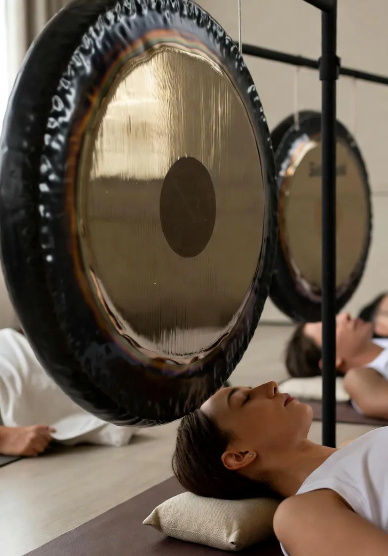 Gongų Terapija: Kaip Ji Pagerina Miego Kokybę ir Atneša Ramybę Kasdienybei